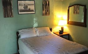 Seafarer Inn And Cottages
